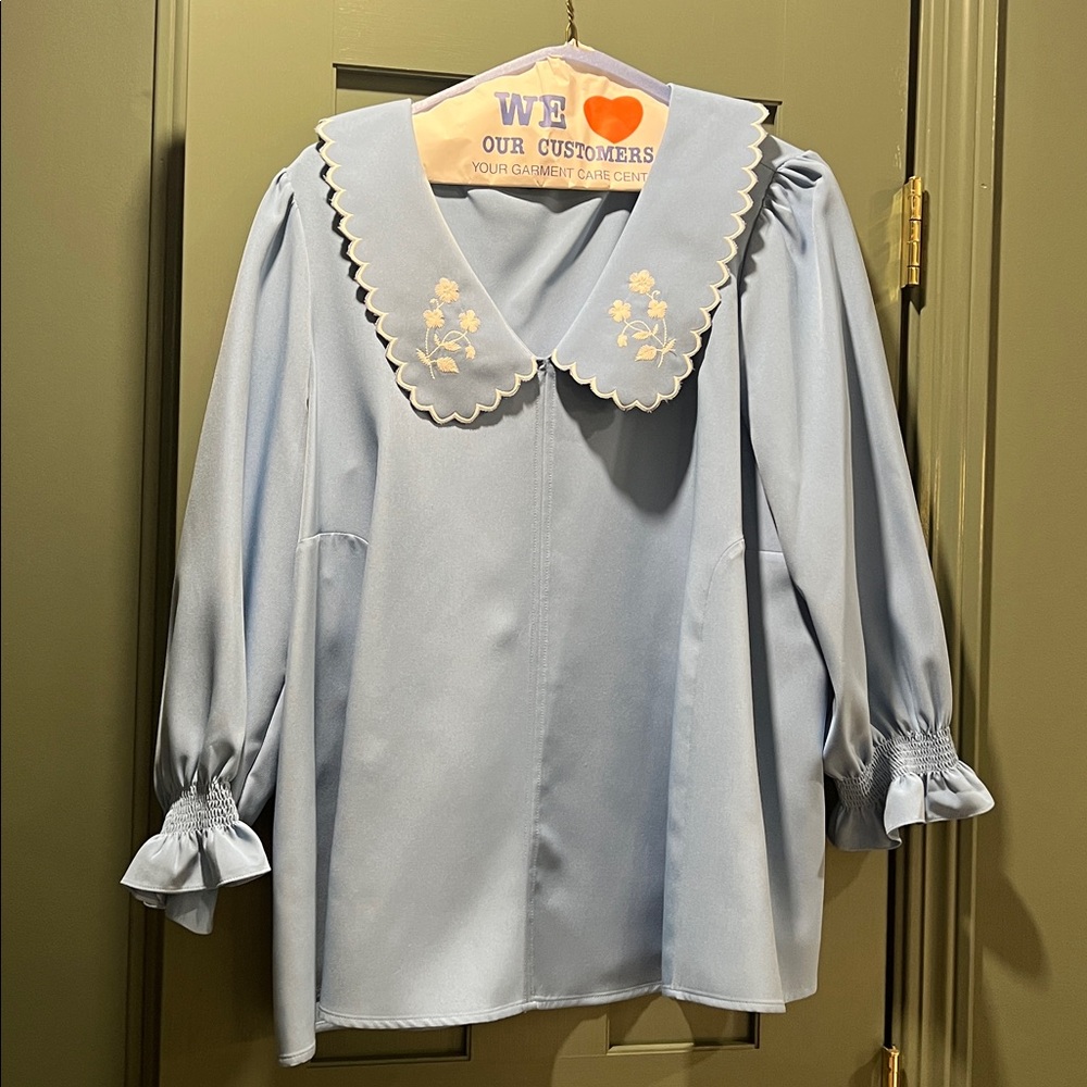 Tuckernuck Light Blue blouse with embroidered collar xxxl